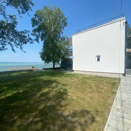Sunshine Holiday home Balatonszarszo